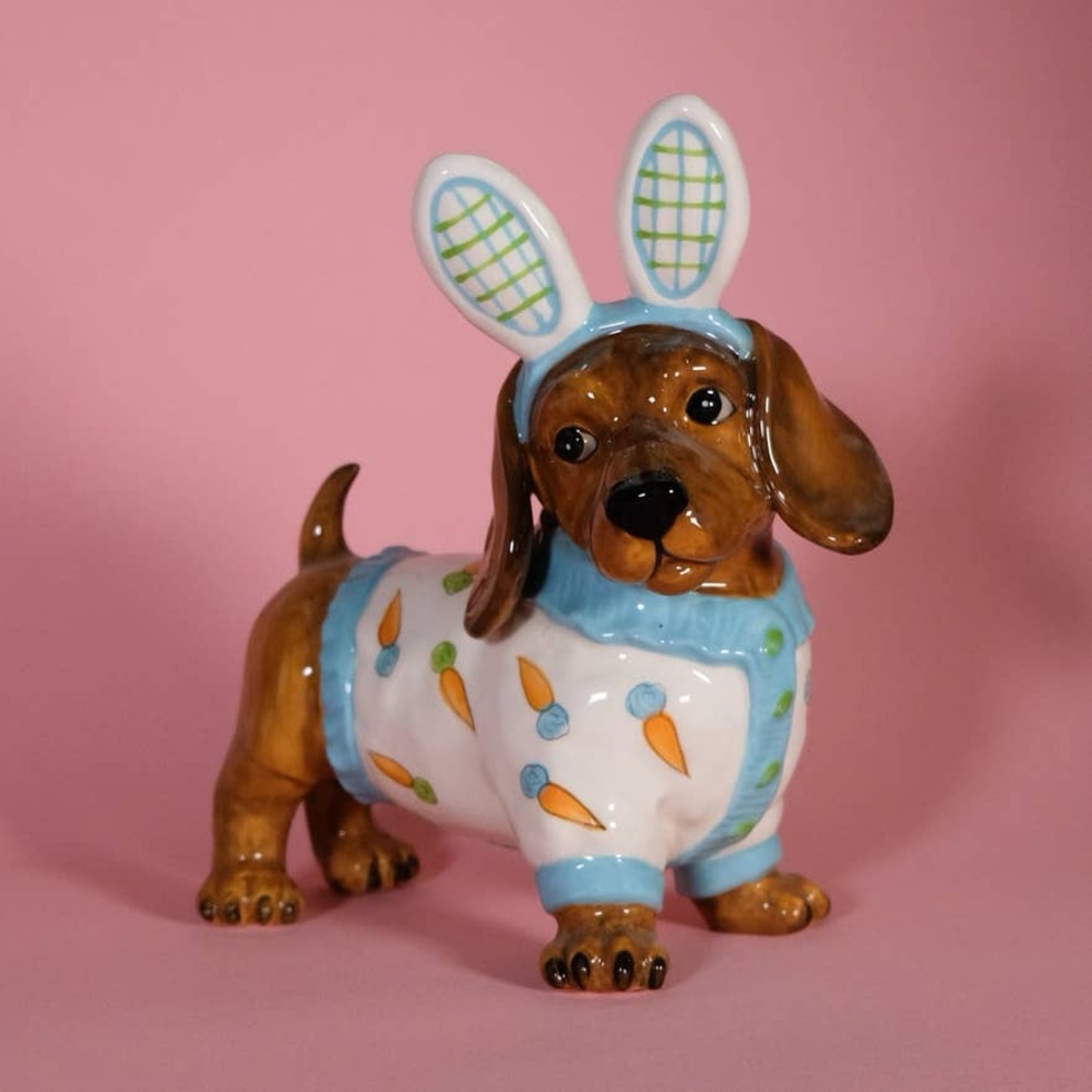 Dashing in Carrots Dachshund Figurine